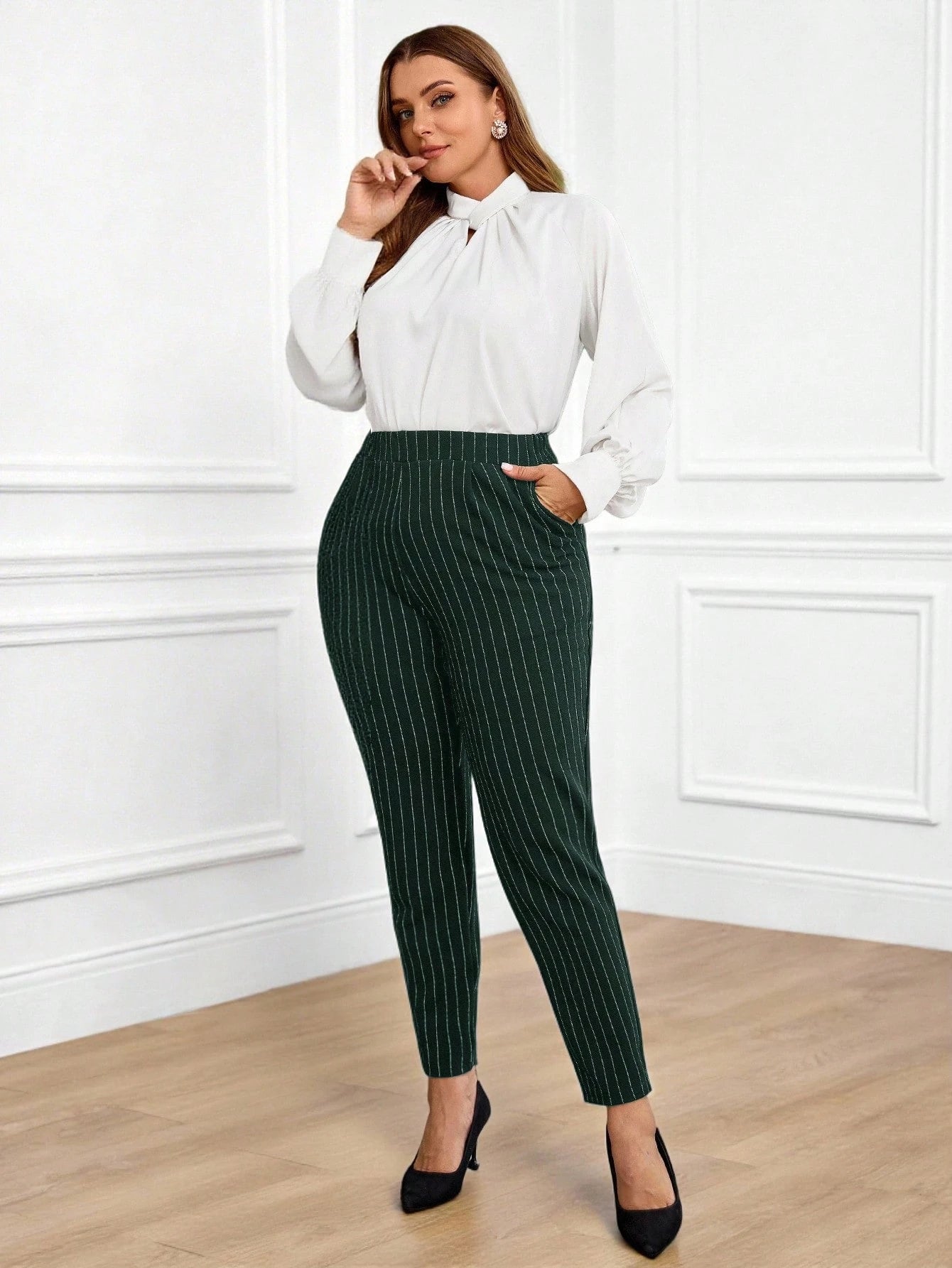 Calça Feminina com Bolso - Adélaïde. Plus Size