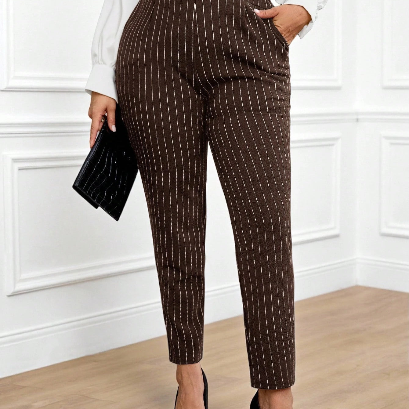 Calça Feminina com Bolso - Adélaïde. Plus Size