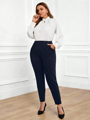 Calça Feminina com Bolso - Adélaïde. Plus Size