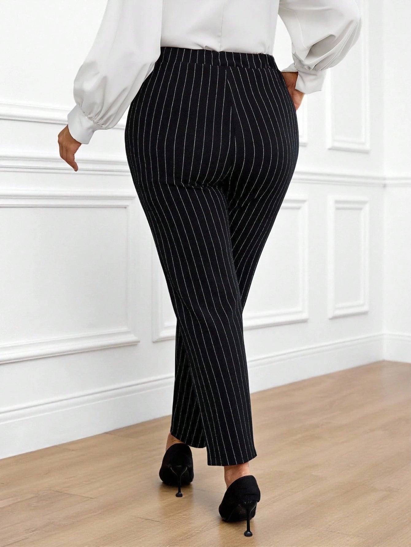 Calça Feminina com Bolso - Adélaïde. Plus Size