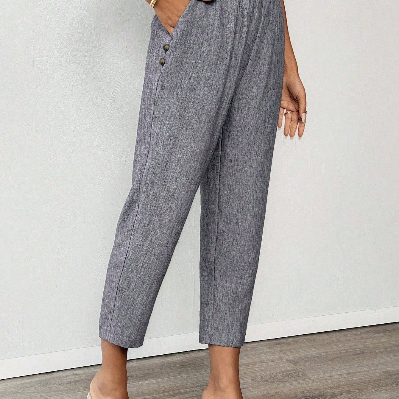 Calça Feminina  com Elástico na Cintura e Bolsos Mariza