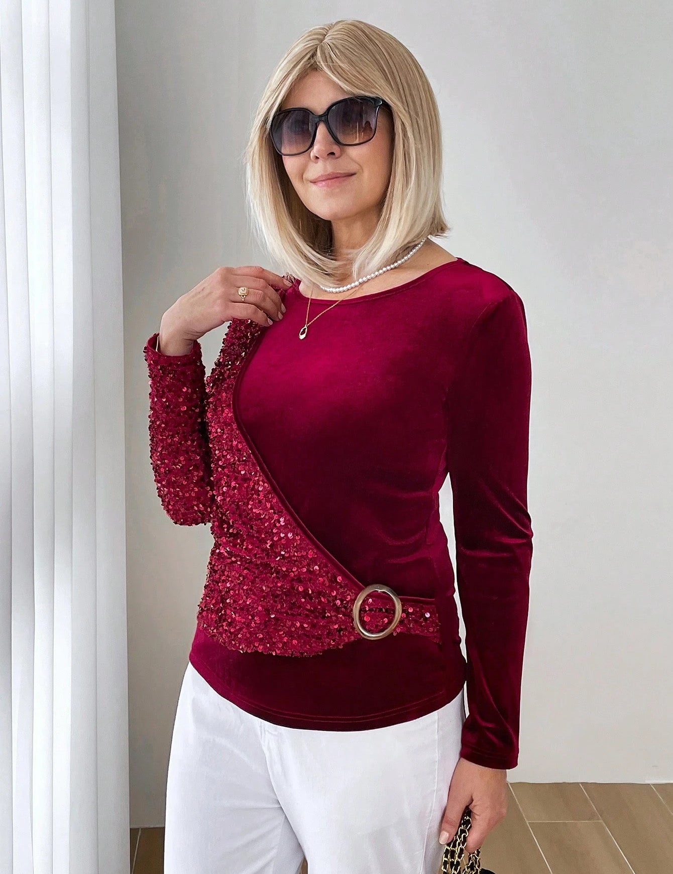 CamisaEleganteFemininacomDetalhedePaetes-Eli_5.webp