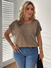 Camisa Feminina Detalhe Botão, Manga de Asa de Morcego - Elene. Plus Size