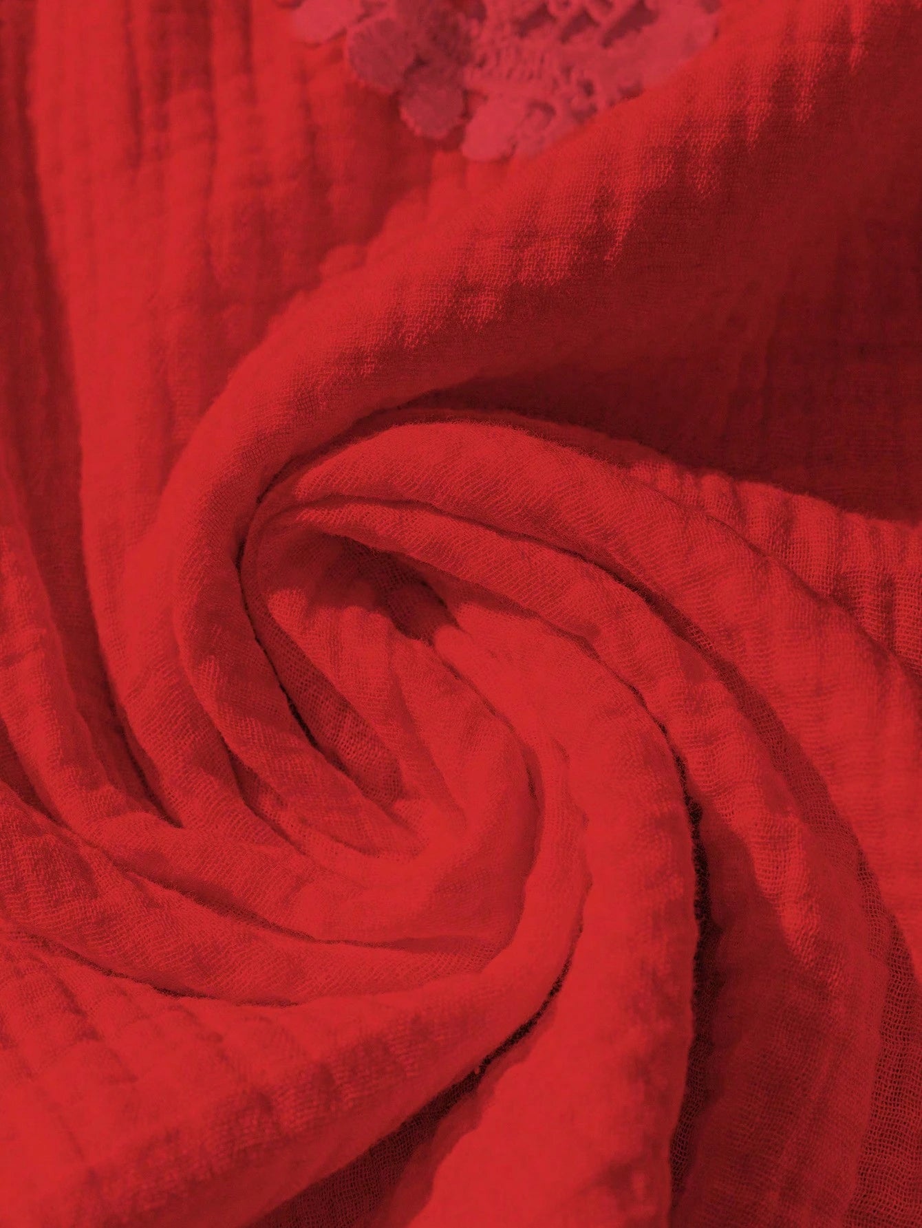 Camisa Feminina com Decote Vazado e Renda Contrastante - Noely. Plus size