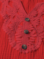 Camisa Feminina com Decote Vazado e Renda Contrastante - Noely. Plus size