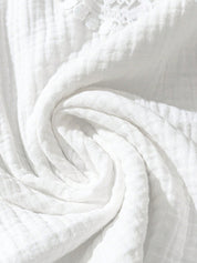 Camisa Feminina com Decote Vazado e Renda Contrastante - Noely. Plus size