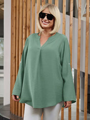 Camisa Feminina com Manga Enrolada. Plus Size - Lilian
