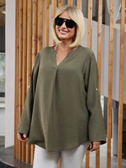 Camisa Feminina com Manga Enrolada. Plus Size - Lilian