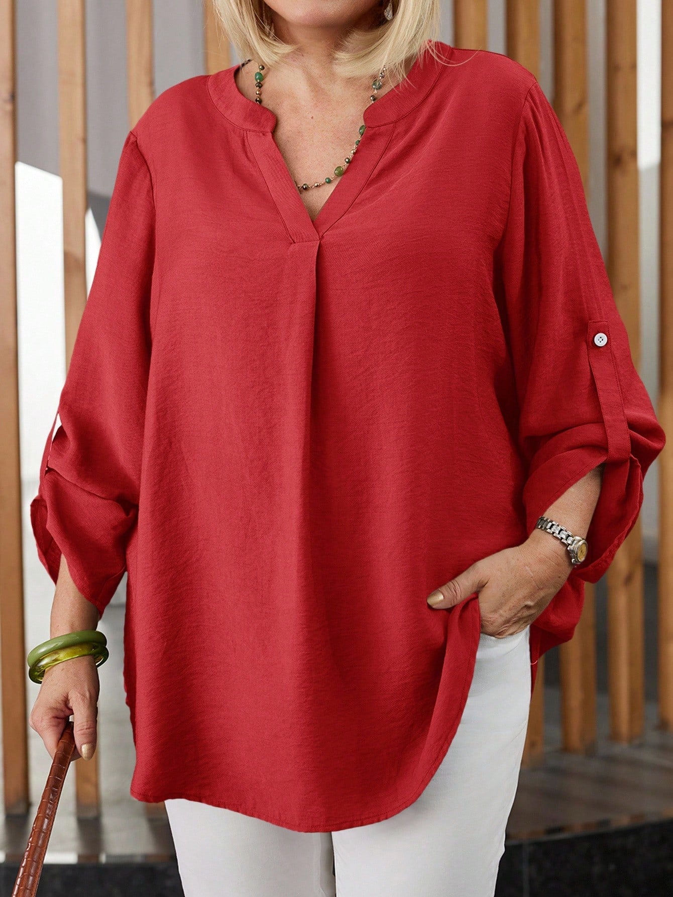 Camisa Feminina com Manga Enrolada. Plus Size - Lilian