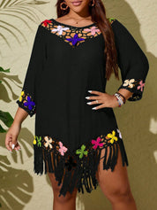 Saída de Praia feminina com detalhe em Crochê e Manga Longa-  Leoni. Plus Size