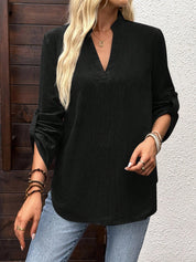 Camisa Solta Feminina com Gola V e Mangas Enroladas - Rosalie