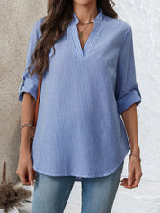 Camisa Solta Feminina com Gola V e Mangas Enroladas - Rosalie
