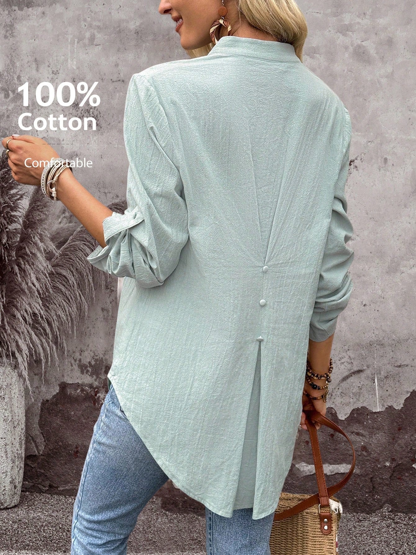 Camisa Solta Feminina com Gola V e Mangas Enroladas - Rosalie