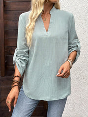 Camisa Solta Feminina com Gola V e Mangas Enroladas - Rosalie