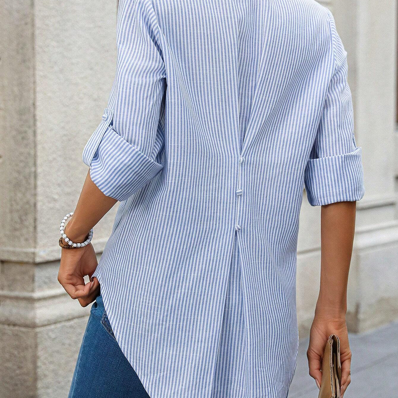 Camisa Solta Feminina com Gola V e Mangas Enroladas - Rosalie