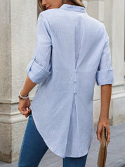 Camisa Solta Feminina com Gola V e Mangas Enroladas - Rosalie