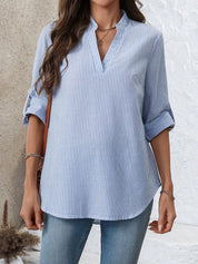 Camisa Solta Feminina com Gola V e Mangas Enroladas - Rosalie