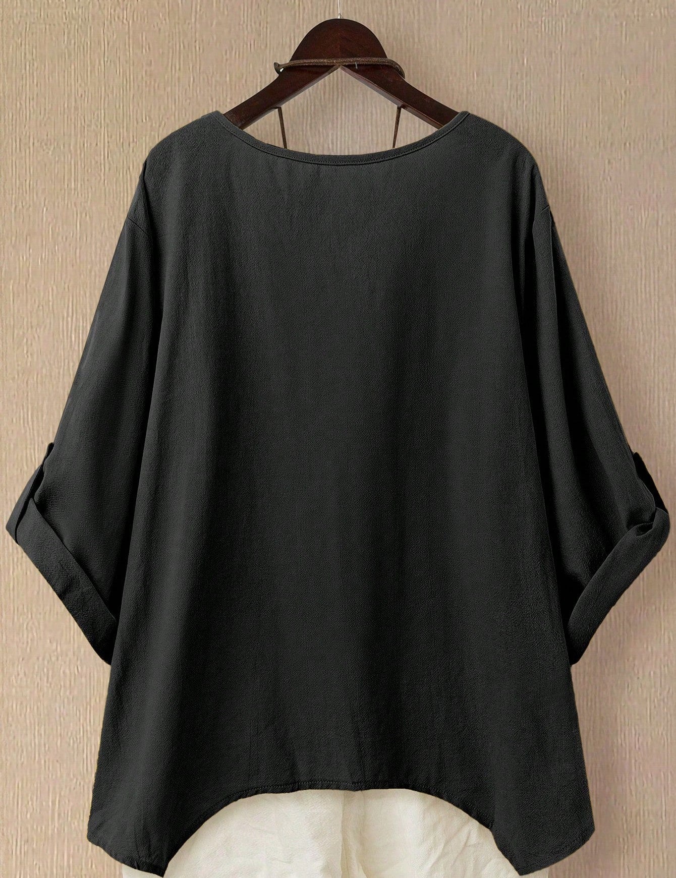 Camisa_Feminina_Assimetrica_de_Linho_-_Clarice._Plus_Size_7.jpg