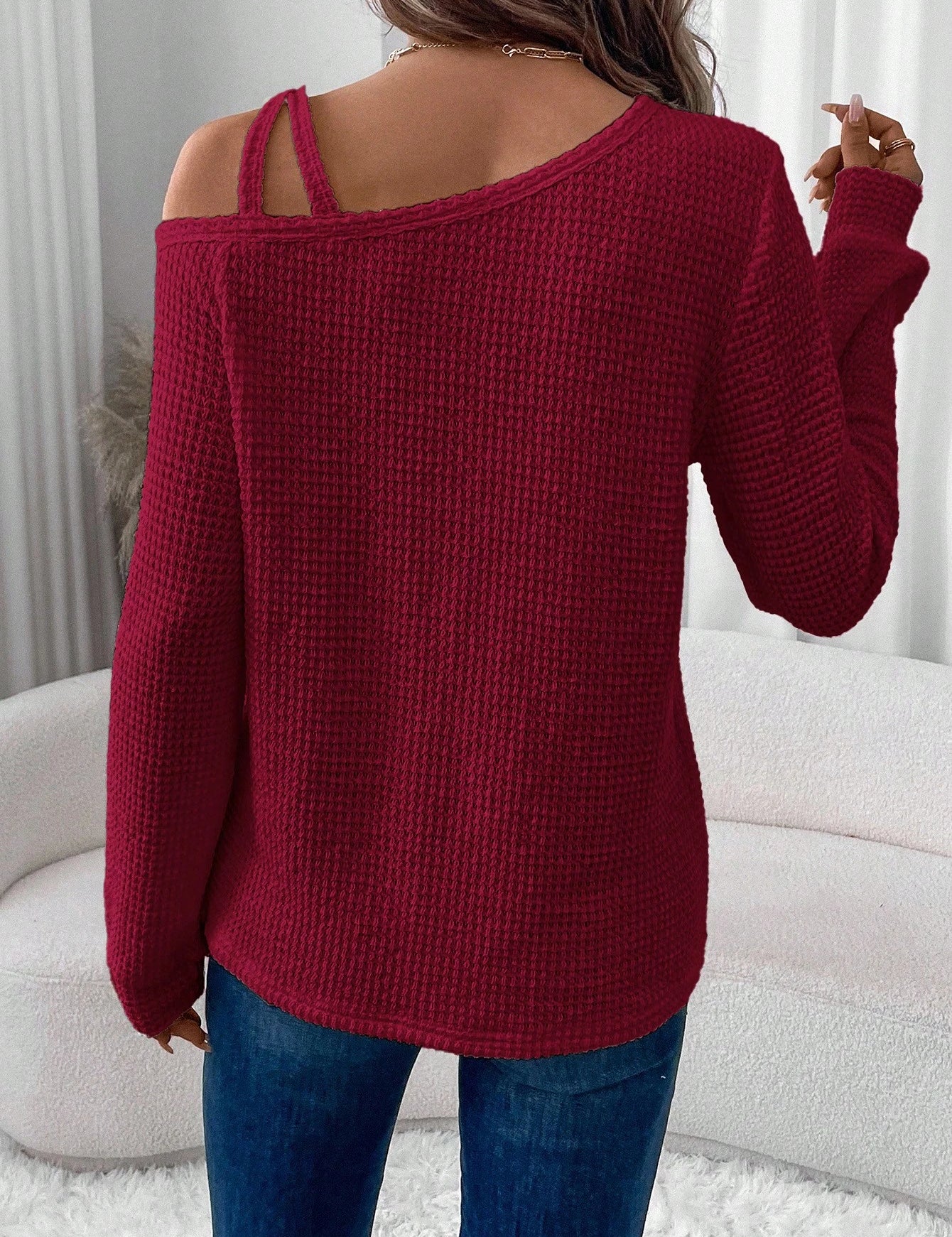 Camisa_feminina_com_Gola_Assimetrica_-_Estelle_2.webp
