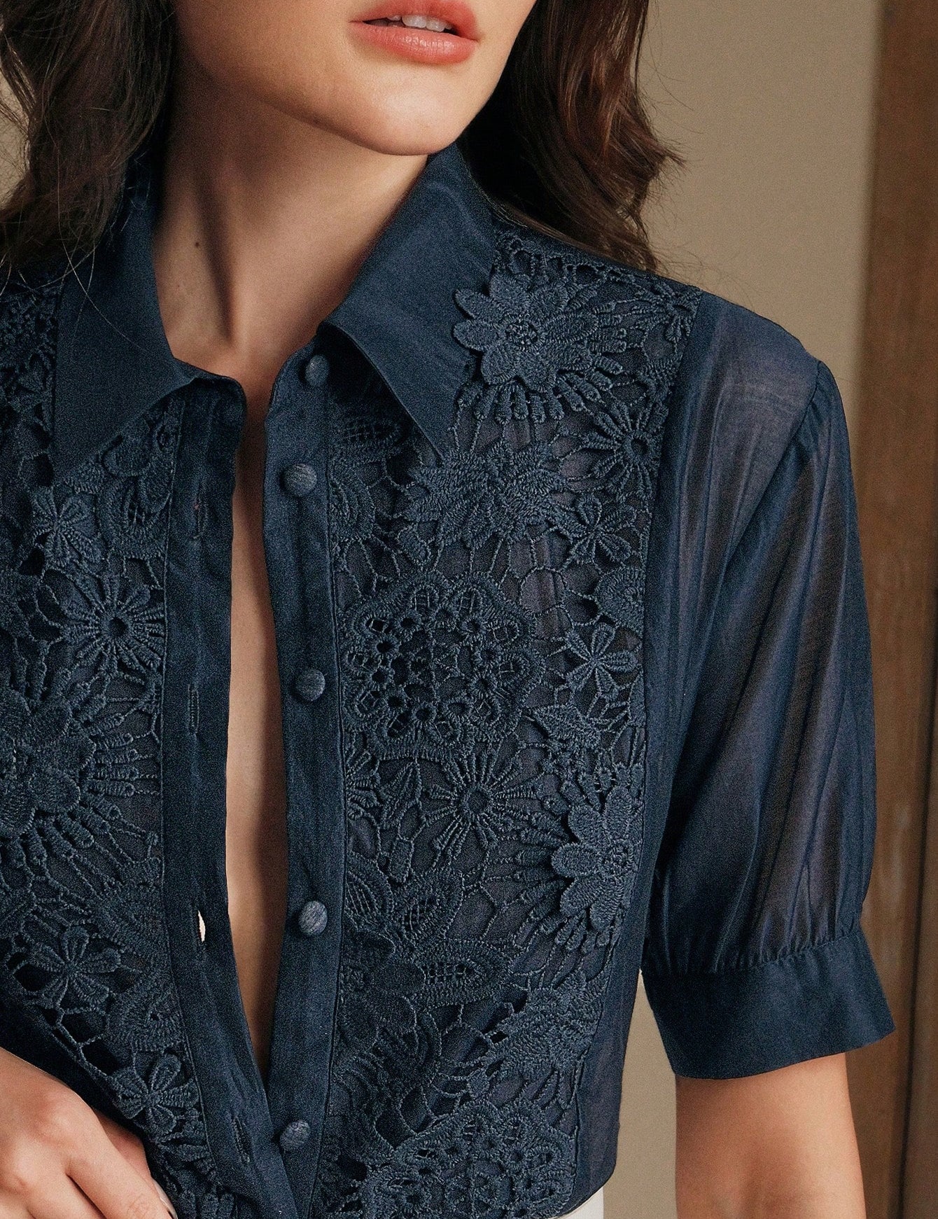 Camisa_feminina_elegante_Francia_26.jpg
