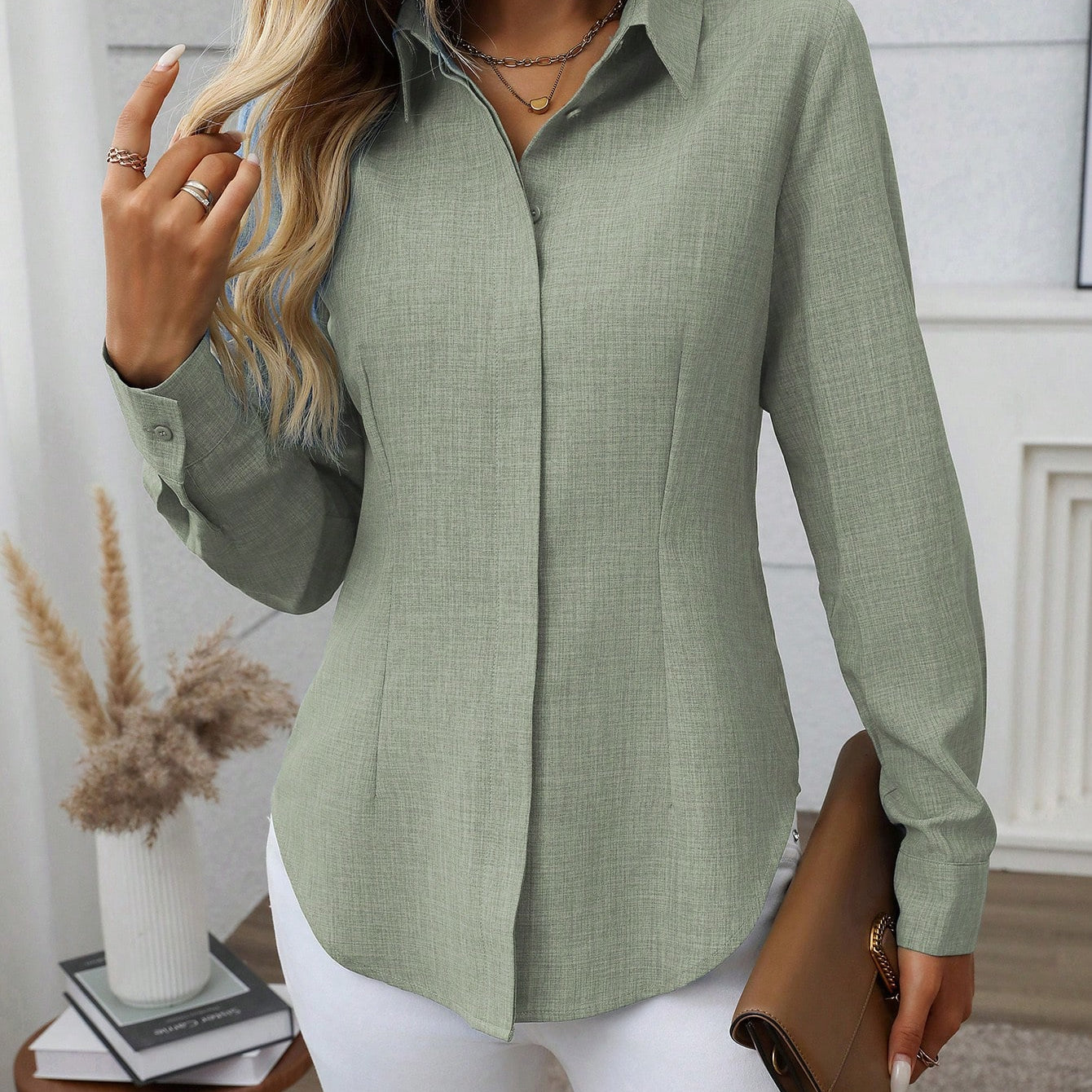 Camisa com Barra Curva e Botão Oculto, de Manga Longa - Noémie