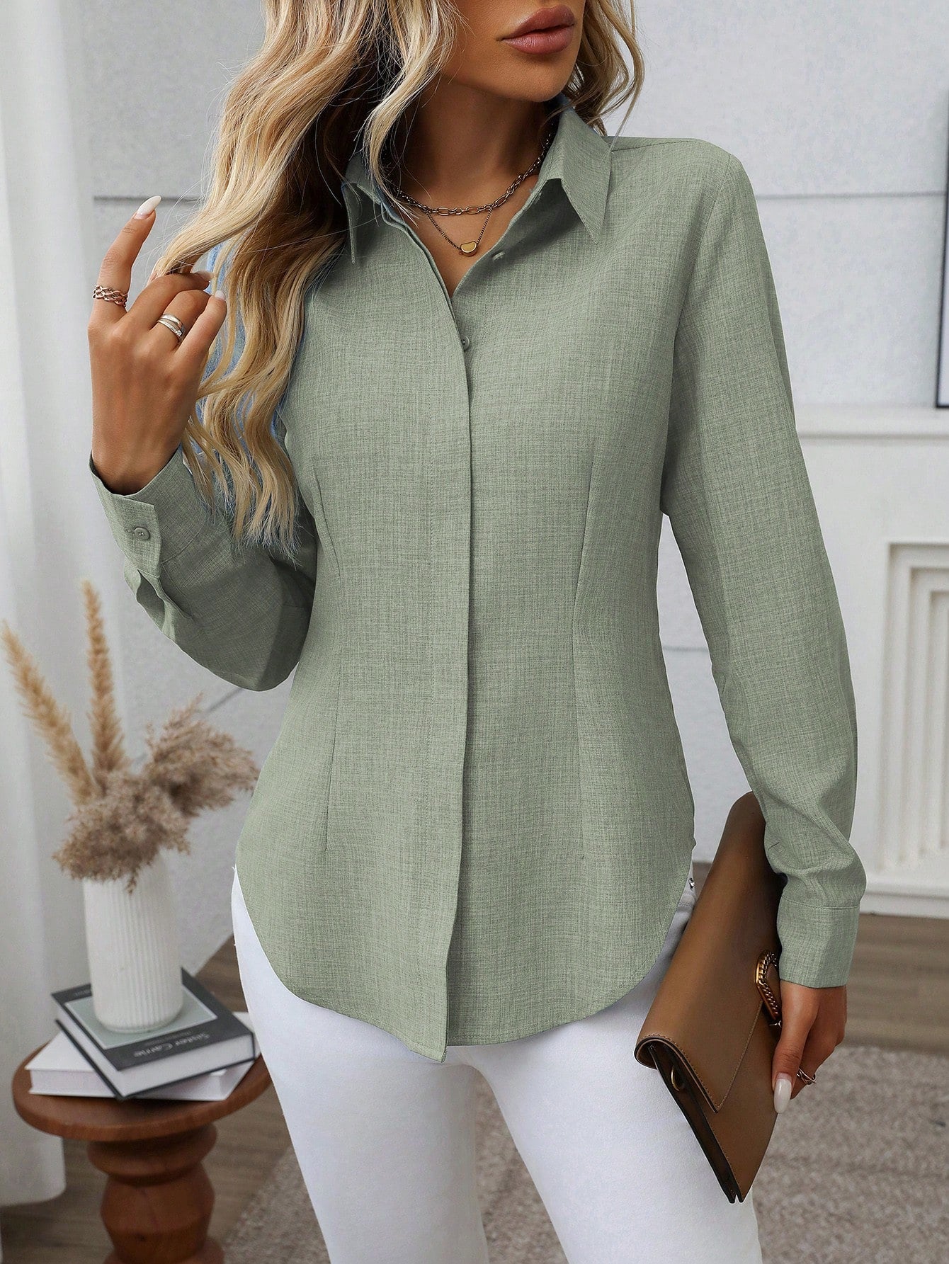 Camisa com Barra Curva e Botão Oculto, de Manga Longa - Noémie