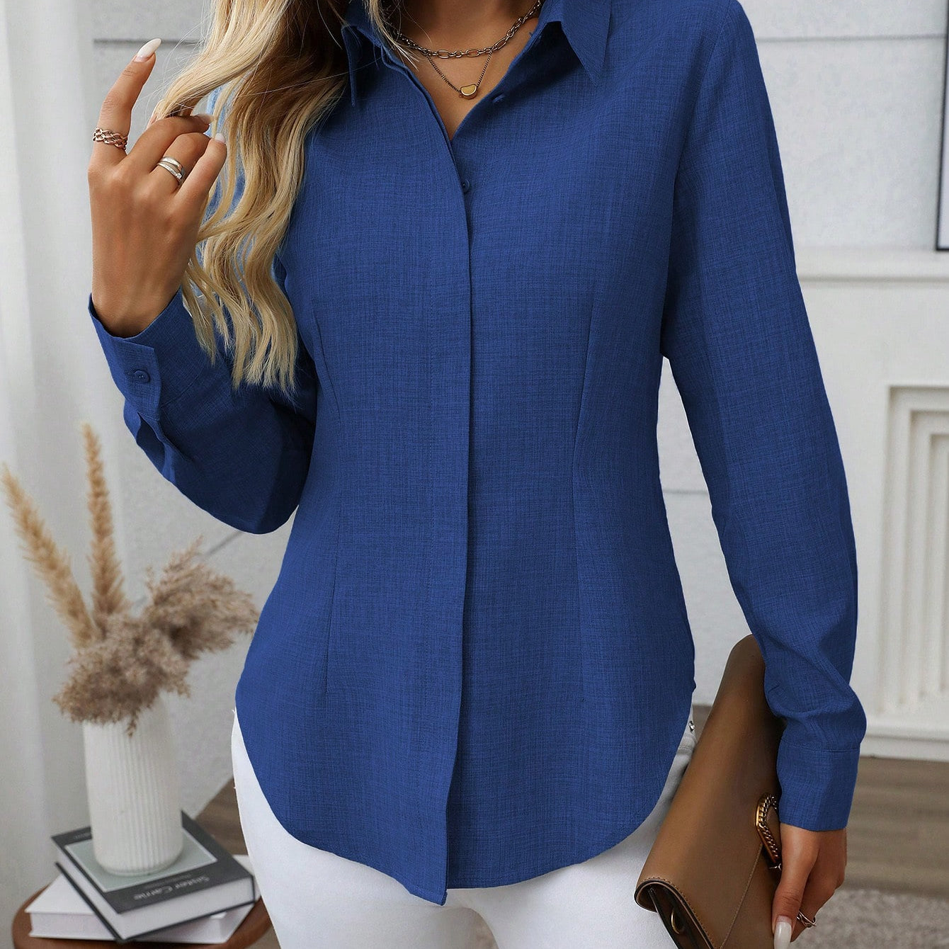 Camisa com Barra Curva e Botão Oculto, de Manga Longa - Noémie