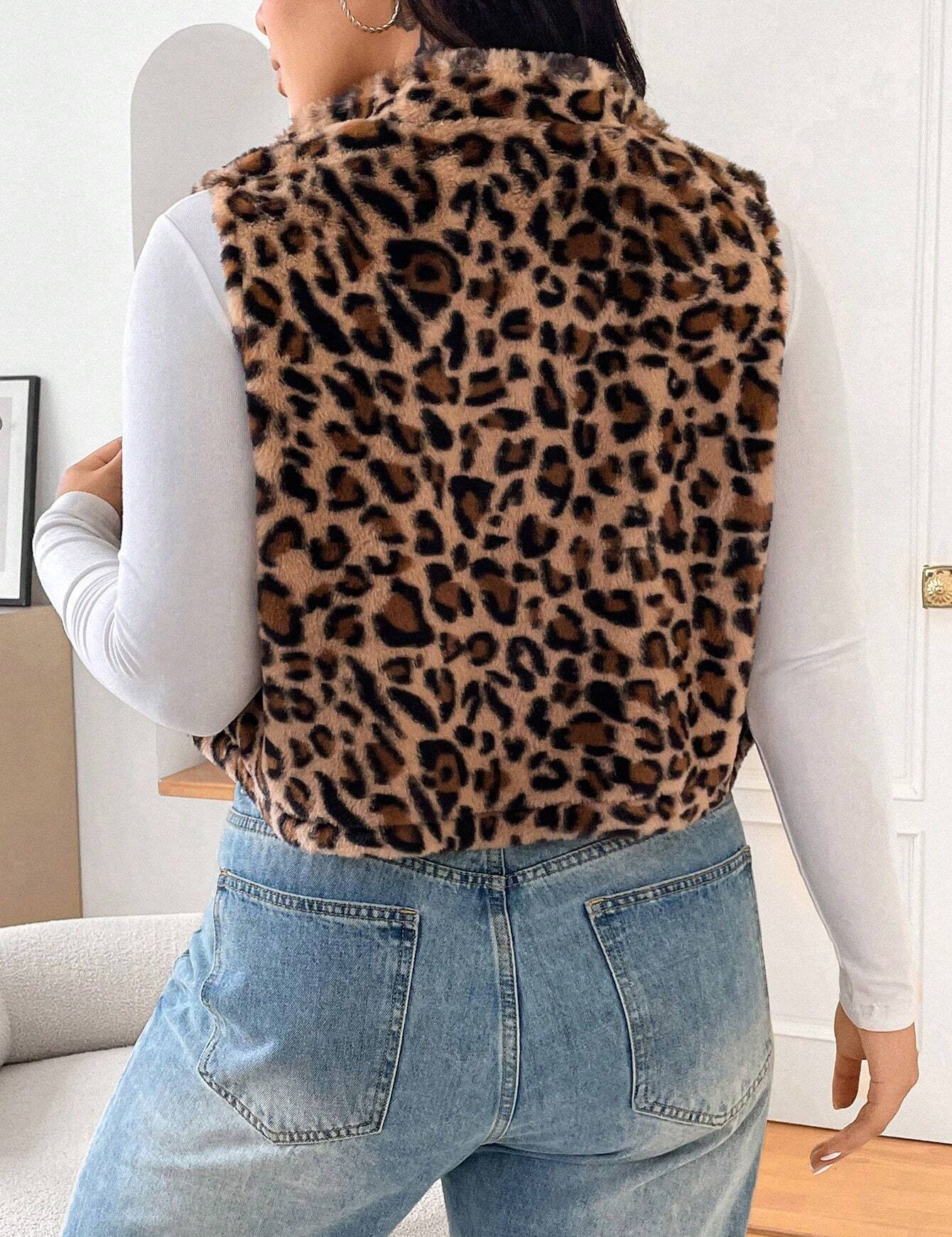 Colete_peluciado_plus_size_Samira_7.jpg