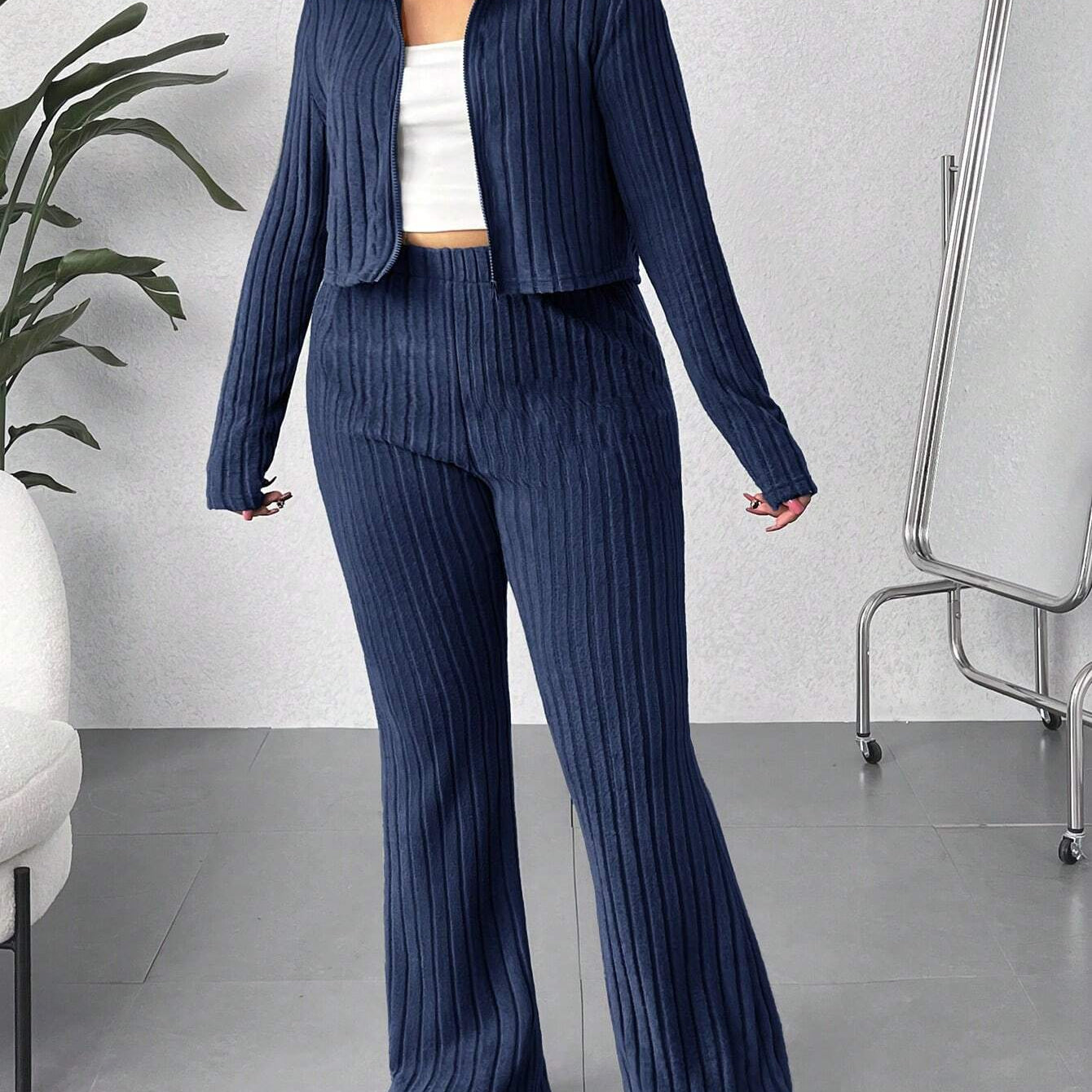 Conjunto Feminino Plus Size de 2 Peças Jaqueta com Capuz e Calça - Cristina