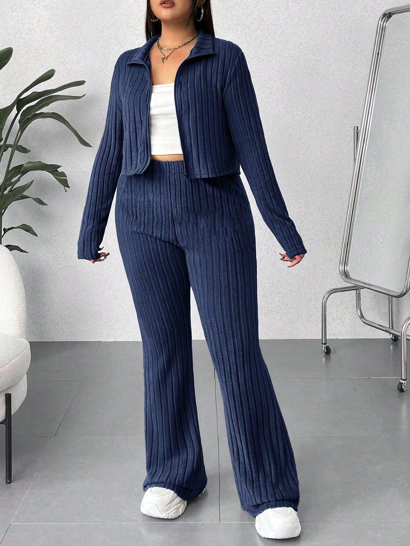 Conjunto Feminino Plus Size de 2 Peças Jaqueta com Capuz e Calça - Cristina