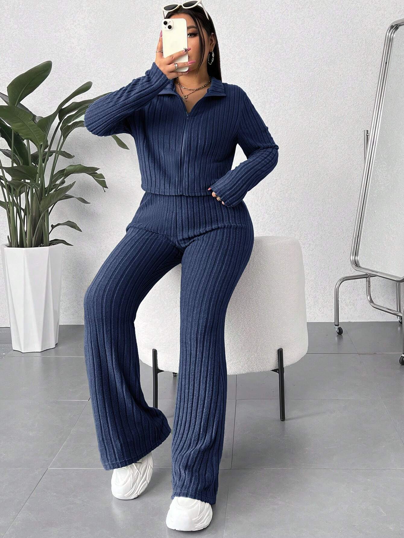 Conjunto Feminino Plus Size de 2 Peças Jaqueta com Capuz e Calça - Cristina