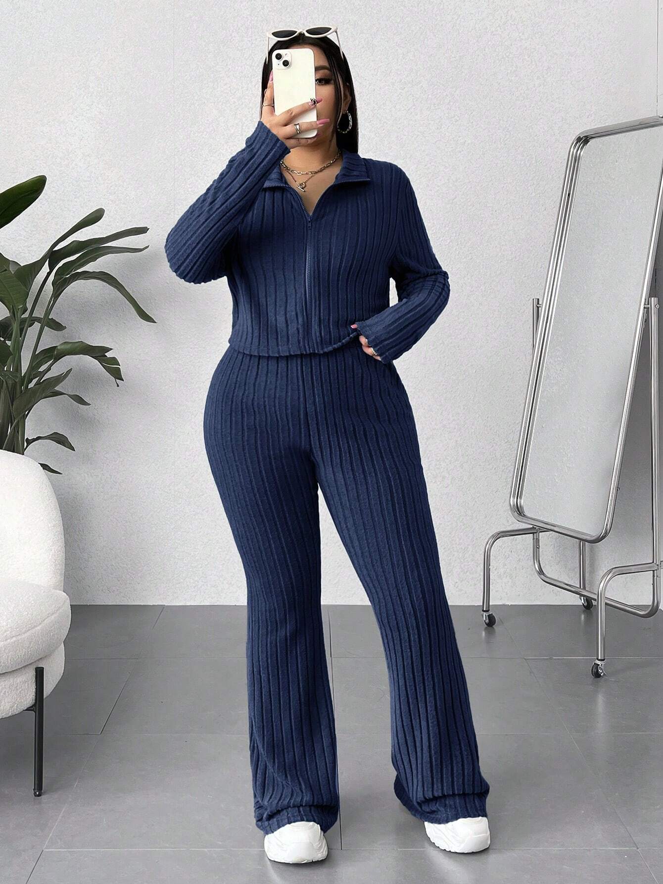Conjunto Feminino Plus Size de 2 Peças Jaqueta com Capuz e Calça - Cristina