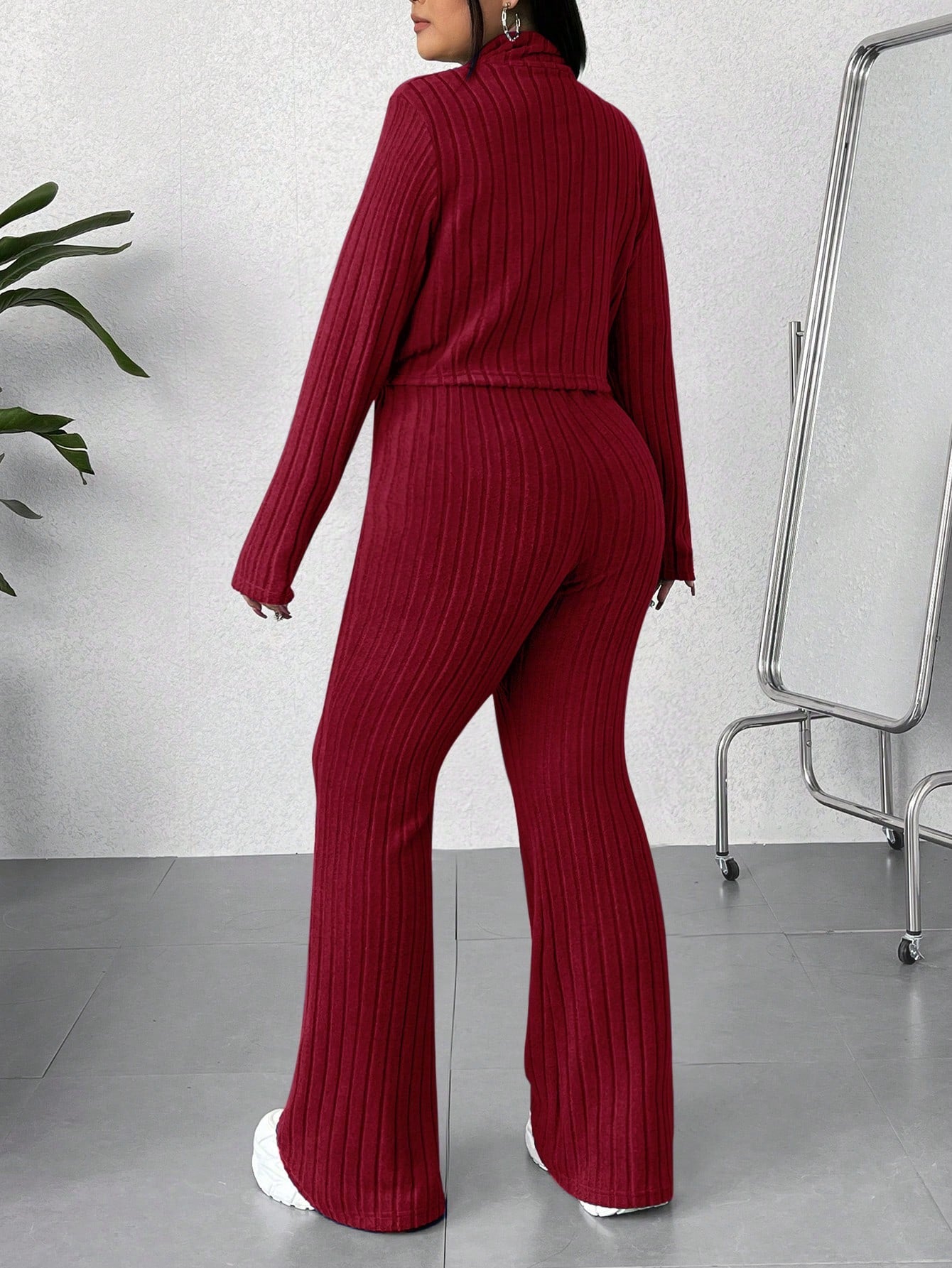 Conjunto Feminino Plus Size de 2 Peças Jaqueta com Capuz e Calça - Cristina