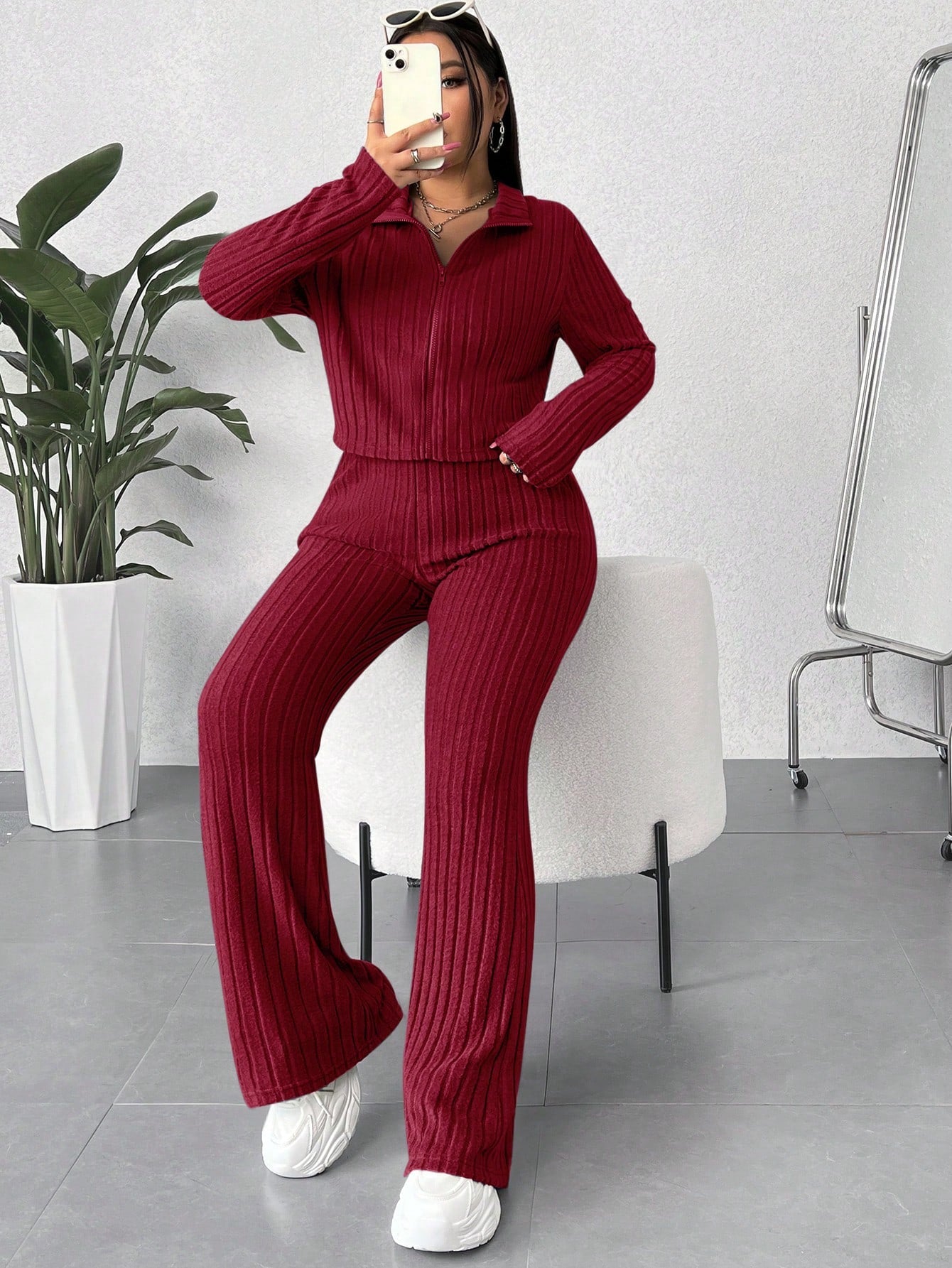 Conjunto Feminino Plus Size de 2 Peças Jaqueta com Capuz e Calça - Cristina