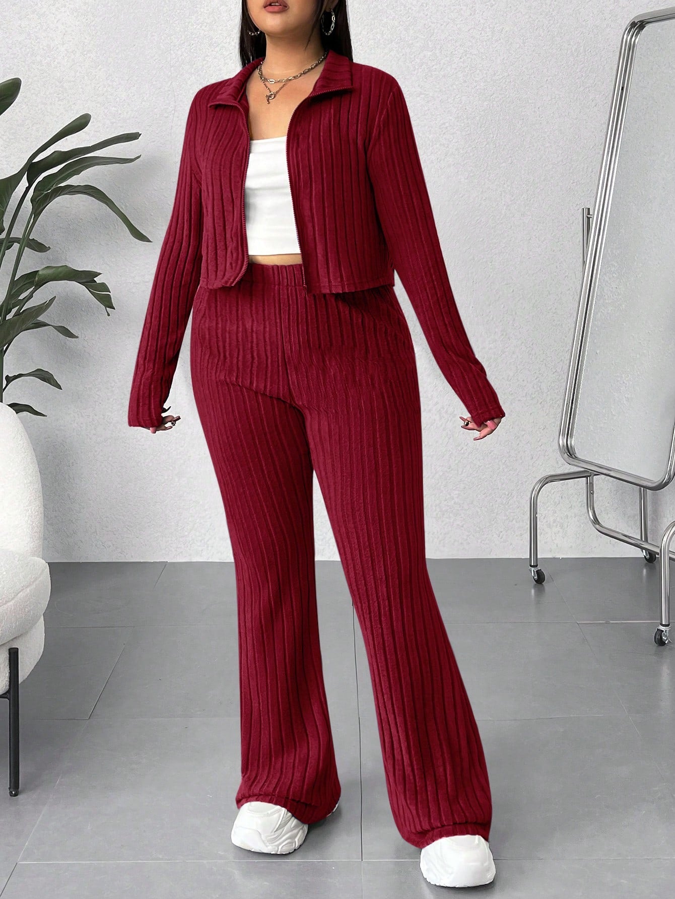 Conjunto Feminino Plus Size de 2 Peças Jaqueta com Capuz e Calça - Cristina