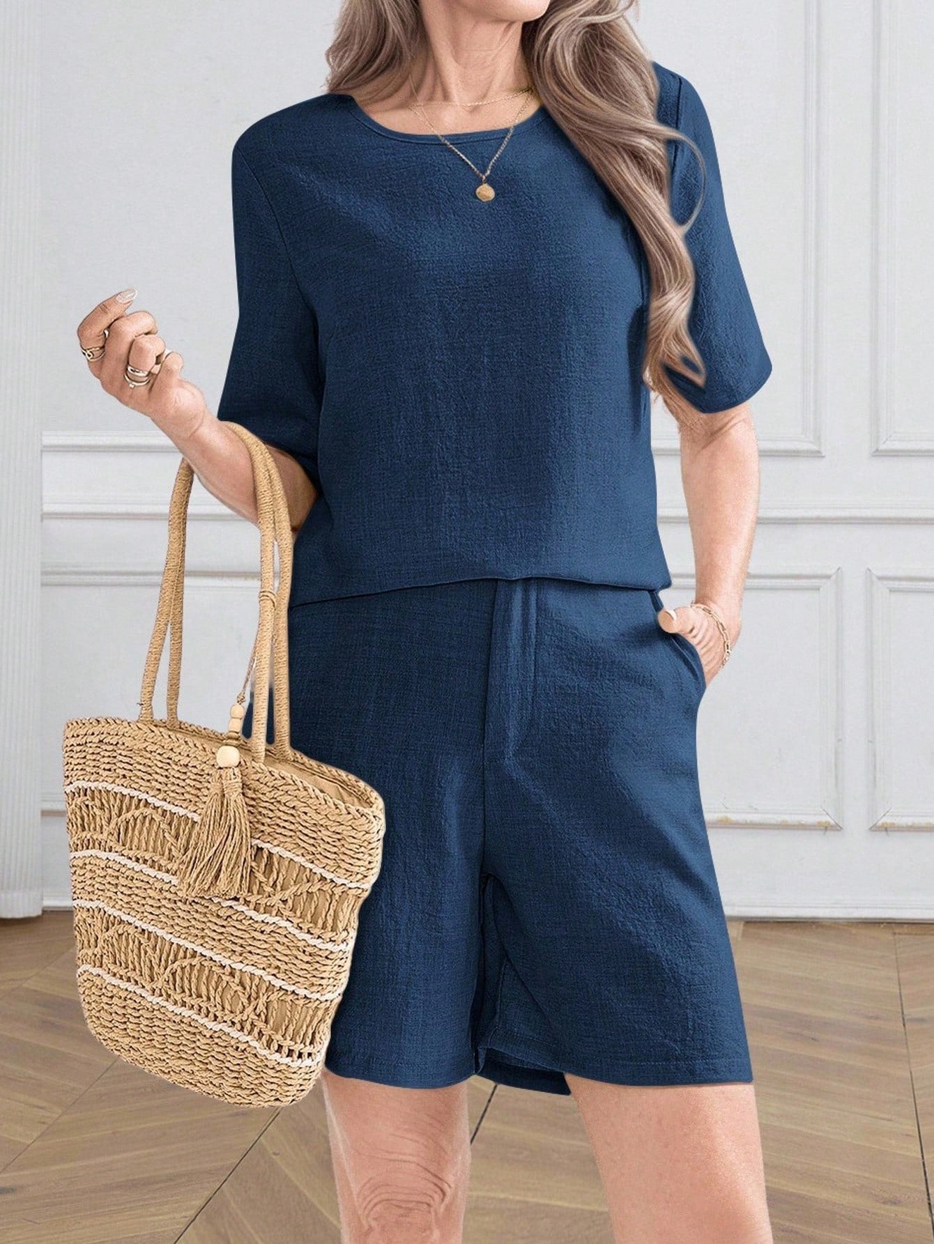 Conjunto Feminino de 2 Peças Blusa e Shorts de Comprimento no Joelho - Cilia