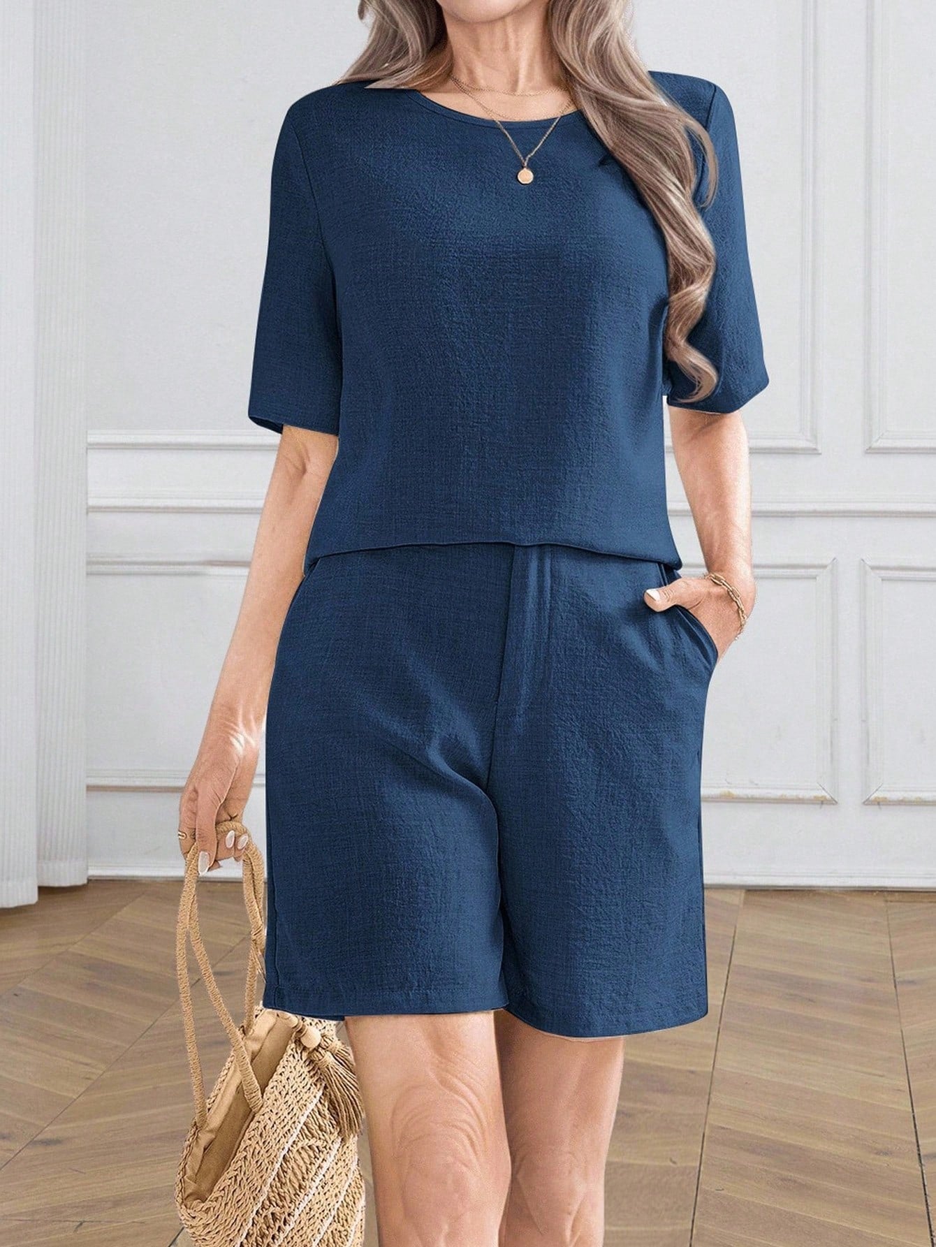 Conjunto Feminino de 2 Peças Blusa e Shorts de Comprimento no Joelho - Cilia