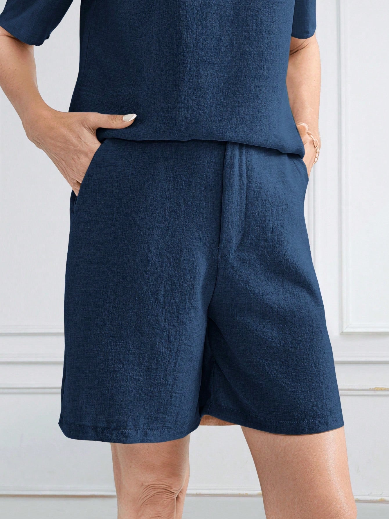 Conjunto Feminino de 2 Peças Blusa e Shorts de Comprimento no Joelho - Cilia