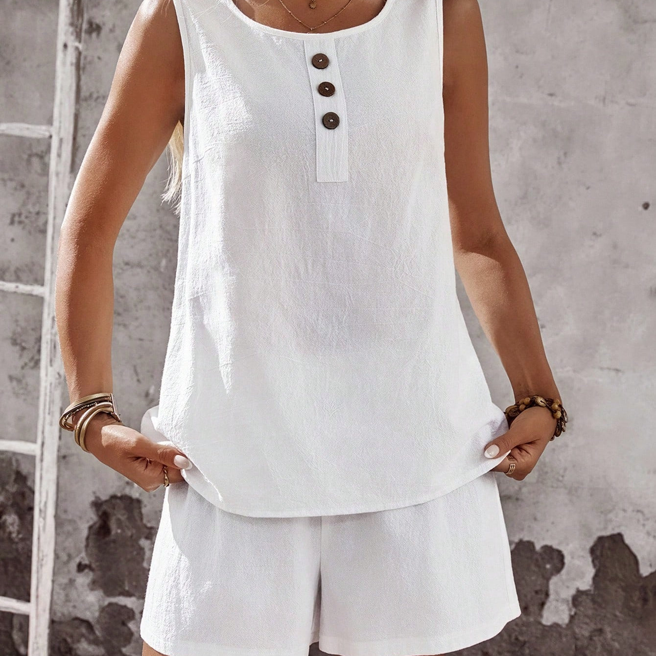 Conjunto Feminino de 2 peças Camiseta e Shorts - Camille