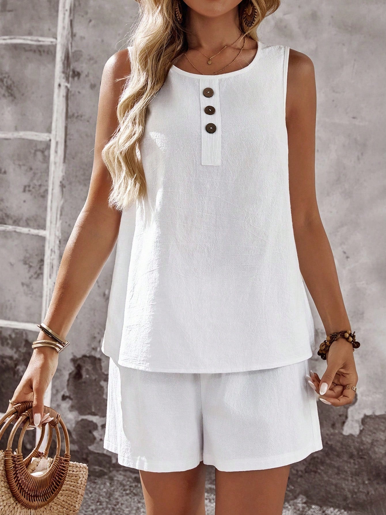 Conjunto Feminino de 2 peças Camiseta e Shorts - Camille