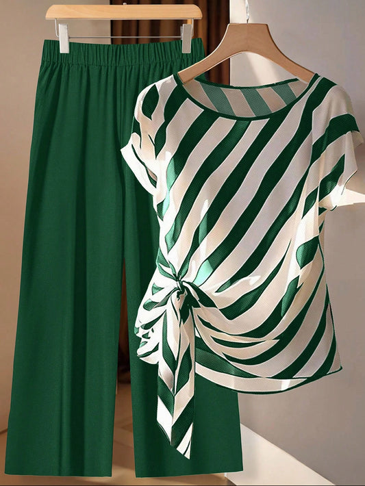 Conjunto Feminino de 2 peças com Camisa Listrada e Calça. Plus Size - Louisa