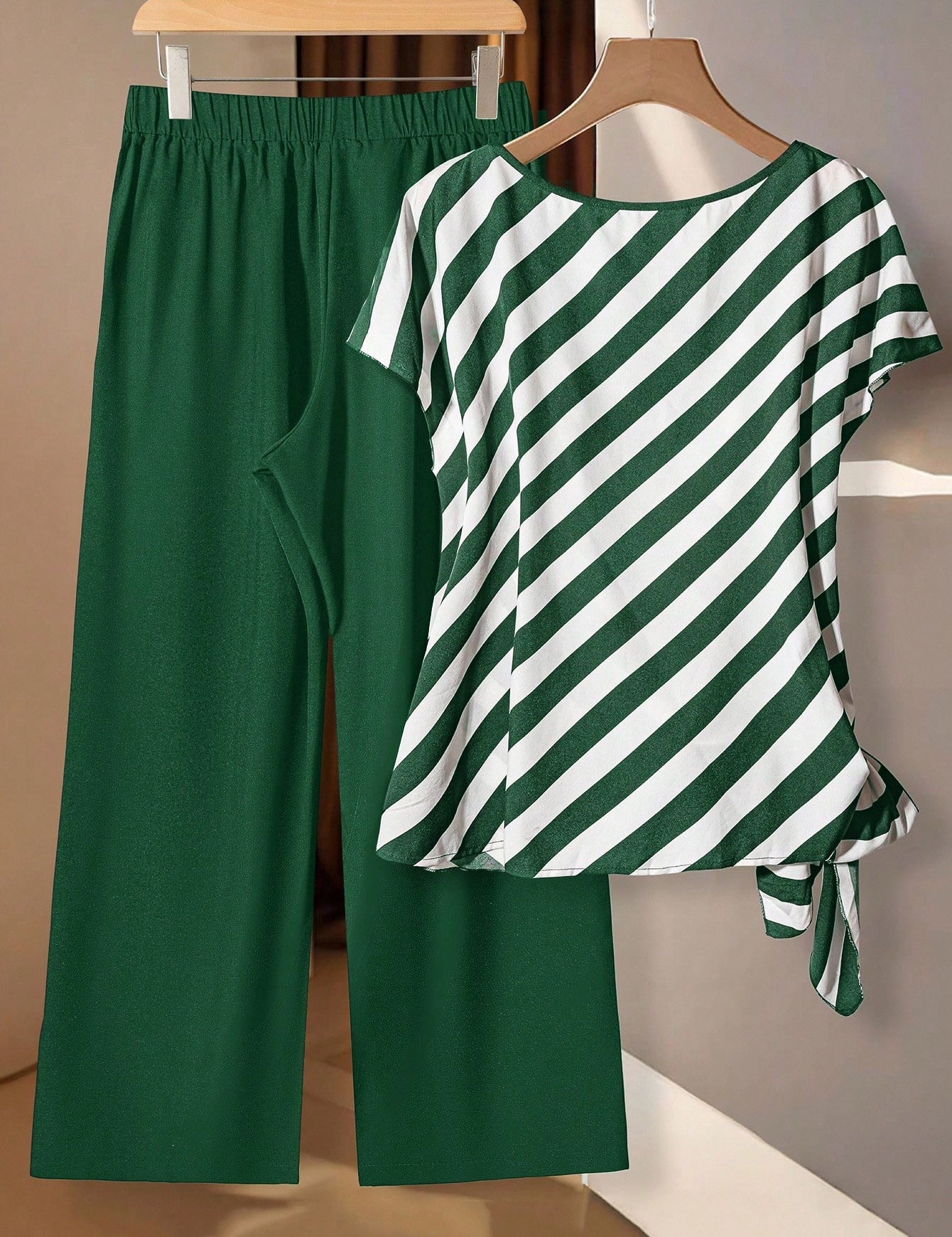 ConjuntoFemininode2pecascomCamisaListradaeCalca.PlusSize-Louisa_11.jpg