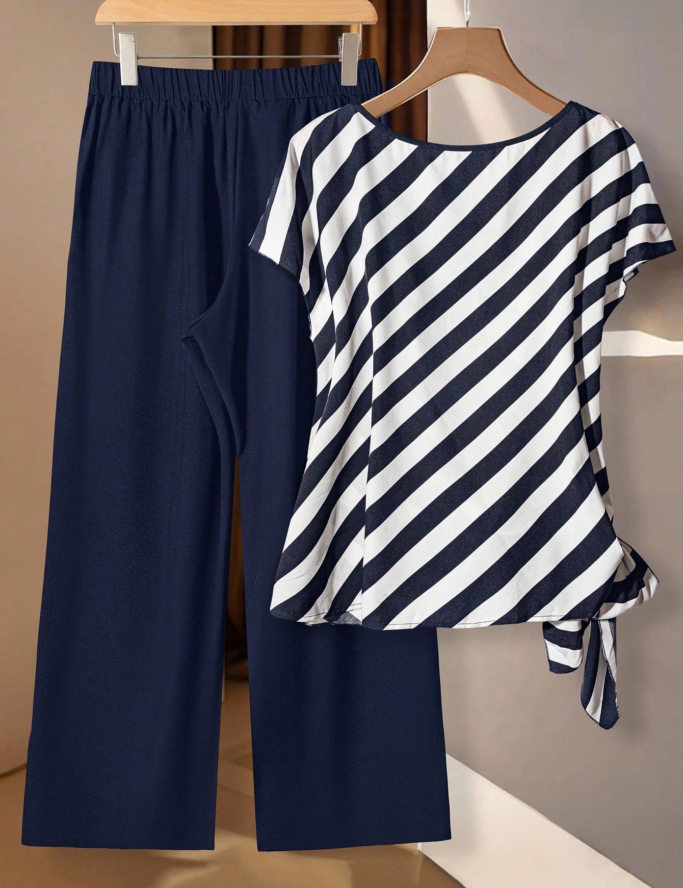 ConjuntoFemininode2pecascomCamisaListradaeCalca.PlusSize-Louisa_2.jpg