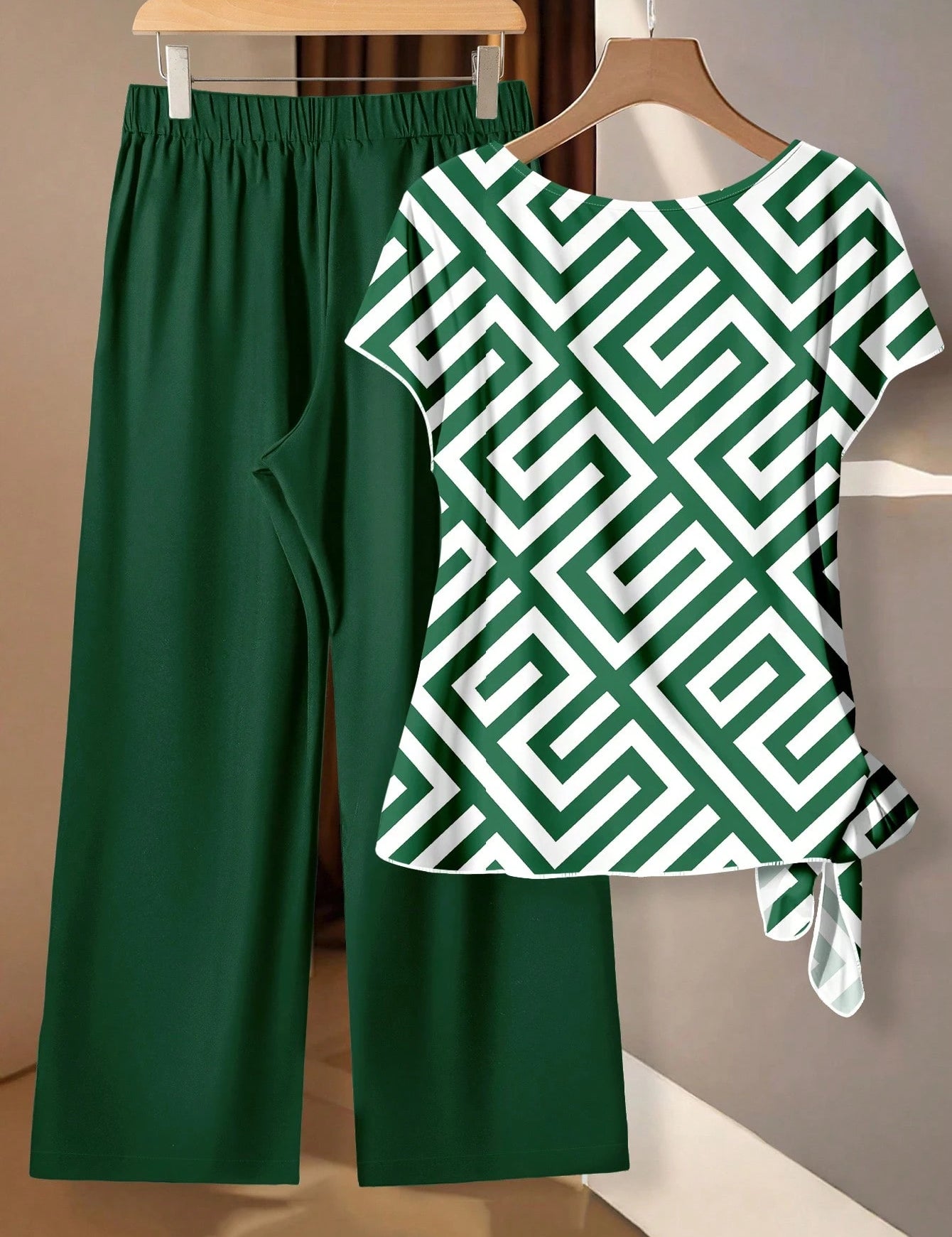 ConjuntoFemininode2pecascomCamisaListradaeCalca.PlusSize-Louisa_5.webp