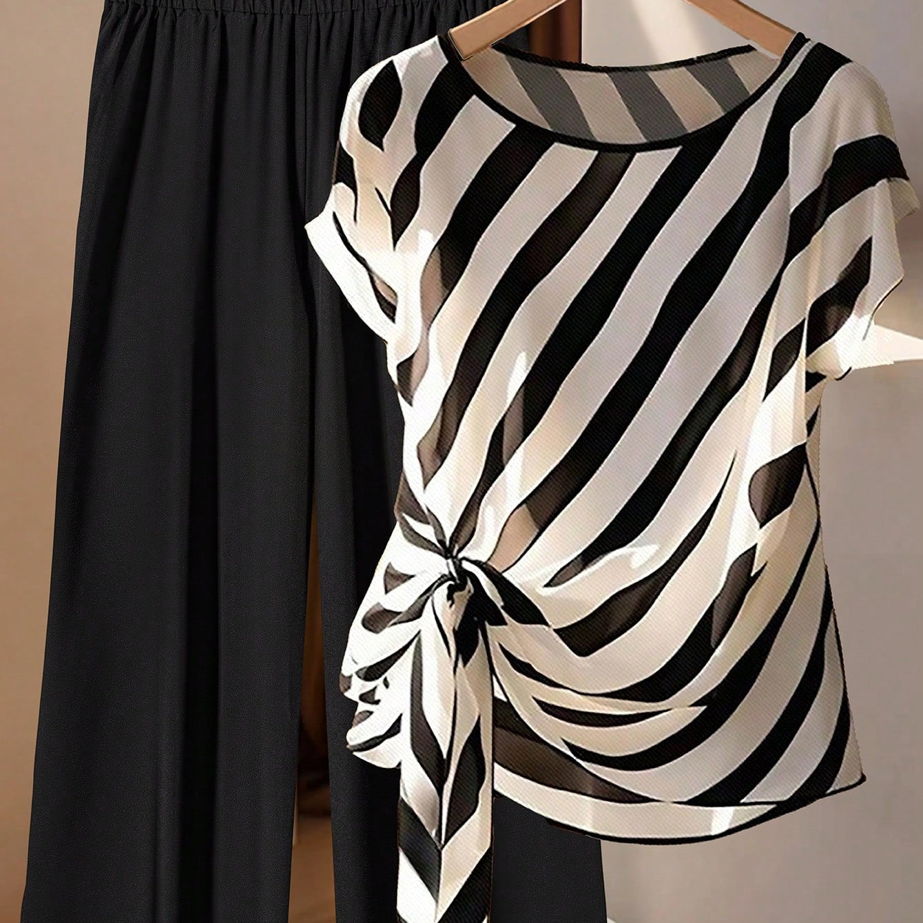 Conjunto Feminino de 2 peças com Camisa Listrada e Calça. Plus Size - Louisa