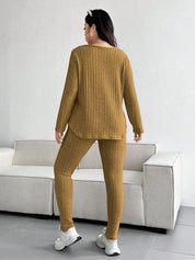 Conjunto Feminino de Blusa com Decote em V e Calça plus size Emilie.