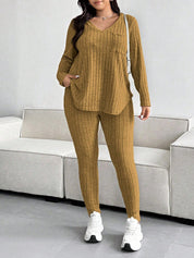 Conjunto Feminino de Blusa com Decote em V e Calça plus size Emilie.