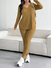 Conjunto Feminino de Blusa com Decote em V e Calça plus size Emilie.
