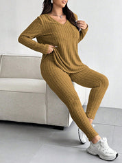 Conjunto Feminino de Blusa com Decote em V e Calça plus size Emilie.