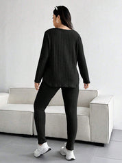 Conjunto Feminino de Blusa com Decote em V e Calça plus size Emilie.